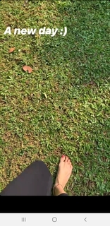 Dia Mirza feet photo thumbnail