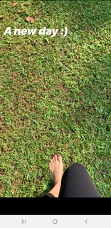 Dia Mirza feet photo thumbnail