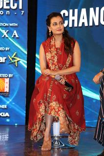 Dia Mirza feet photo thumbnail