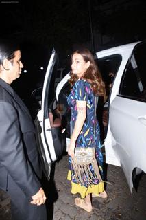 Dia Mirza feet photo thumbnail