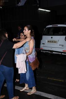 Dia Mirza feet photo thumbnail