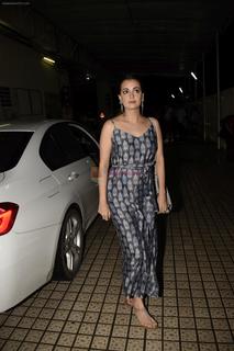 Dia Mirza feet photo thumbnail