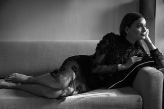 Dia Mirza feet photo thumbnail