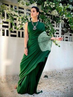 Dia Mirza feet photo thumbnail