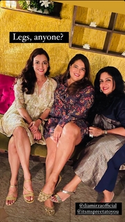 Dia Mirza feet photo thumbnail
