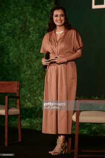 Dia Mirza feet photo thumbnail