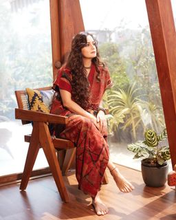 Dia Mirza feet photo thumbnail