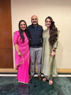 Dia Mirza feet photo thumbnail