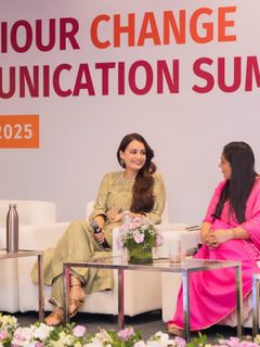 Dia Mirza feet photo thumbnail