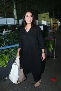 Dia Mirza feet photo thumbnail