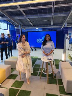 Dia Mirza feet photo thumbnail