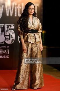 Dia Mirza feet photo 10