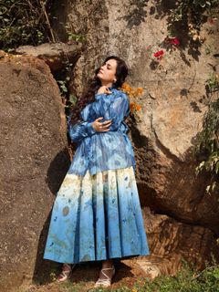 Dia Mirza feet photo 8