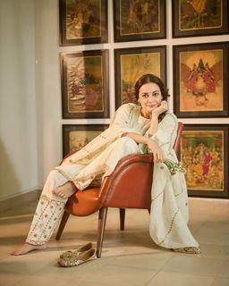 Dia Mirza feet photo 4