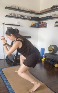 Dia Mirza feet photo 8