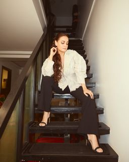 Dia Mirza feet photo 4