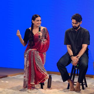 Dia Mirza feet photo 3