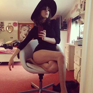 Diana Del Bufalo feet photo thumbnail