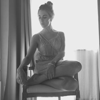 Diana Del Bufalo feet photo thumbnail