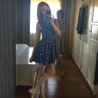 Diana Del Bufalo feet photo thumbnail