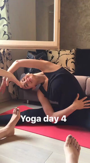 Diana Del Bufalo feet photo thumbnail