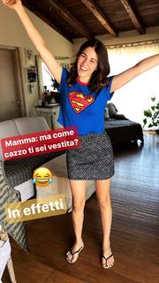 Diana Del Bufalo feet photo thumbnail