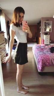 Diana Del Bufalo feet photo thumbnail