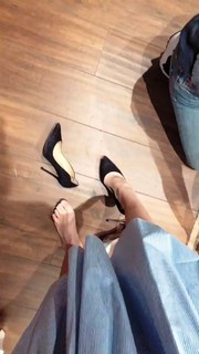 Diana Del Bufalo feet photo thumbnail