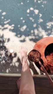 Diana Del Bufalo feet photo thumbnail