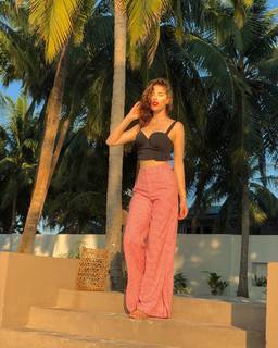 Diana Del Bufalo feet photo thumbnail