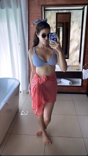 Diana Del Bufalo feet photo thumbnail