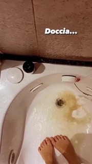 Diana Del Bufalo feet photo thumbnail