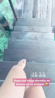 Diana Del Bufalo feet photo thumbnail