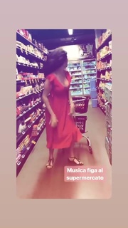 Diana Del Bufalo feet photo thumbnail