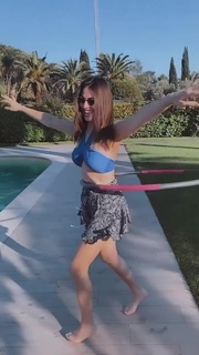 Diana Del Bufalo feet photo thumbnail