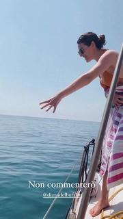 Diana Del Bufalo feet photo thumbnail