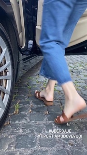 Diana Del Bufalo feet photo thumbnail