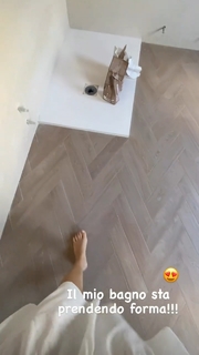 Diana Del Bufalo feet photo thumbnail