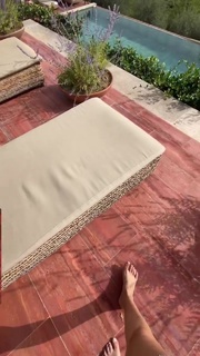 Diana Del Bufalo feet photo thumbnail