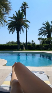 Diana Del Bufalo feet photo thumbnail