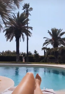 Diana Del Bufalo feet photo thumbnail