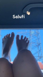 Diana Del Bufalo feet photo thumbnail