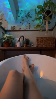 Diana Del Bufalo feet photo thumbnail