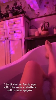 Diana Del Bufalo feet photo thumbnail