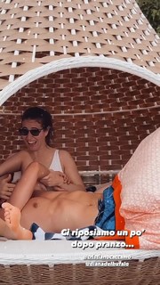 Diana Del Bufalo feet photo thumbnail