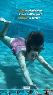 Diana Del Bufalo feet photo thumbnail