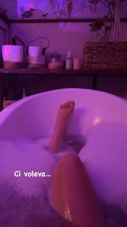 Diana Del Bufalo feet photo thumbnail