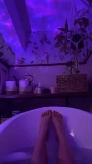 Diana Del Bufalo feet photo thumbnail