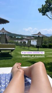 Diana Del Bufalo feet photo thumbnail
