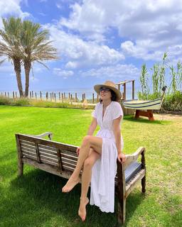 Diana Del Bufalo feet photo thumbnail